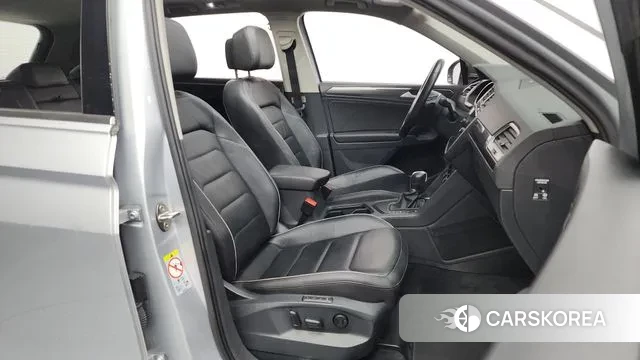 Volkswagen Tiguan second Generation 2018 Серебристо-серый из Кореи, фото 2