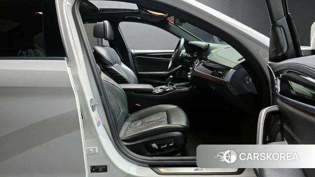 BMW 5 Series (G30) 2020 Белый из Кореи, фото 2