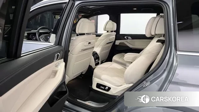 BMW X7 (G07) 2023 Серебристо-серый из Кореи, фото 2