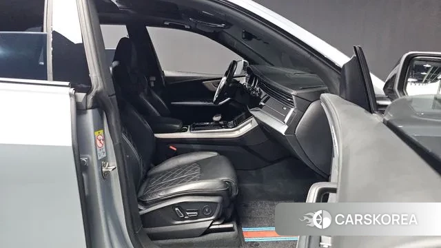 Audi Q8 (4M) 2023 Серебристо-серый из Кореи, фото 2