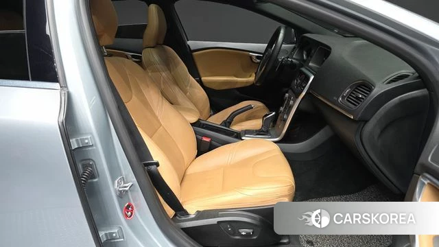 Volvo V40 2018 Серебристо-серый из Кореи, фото 2