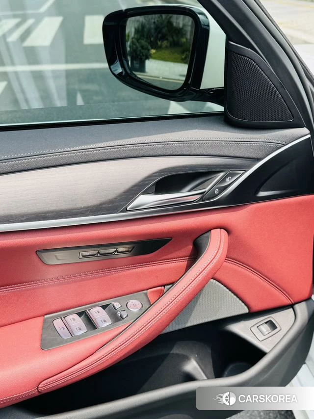 BMW 5 series 2023 Белый из Китая, фото 2