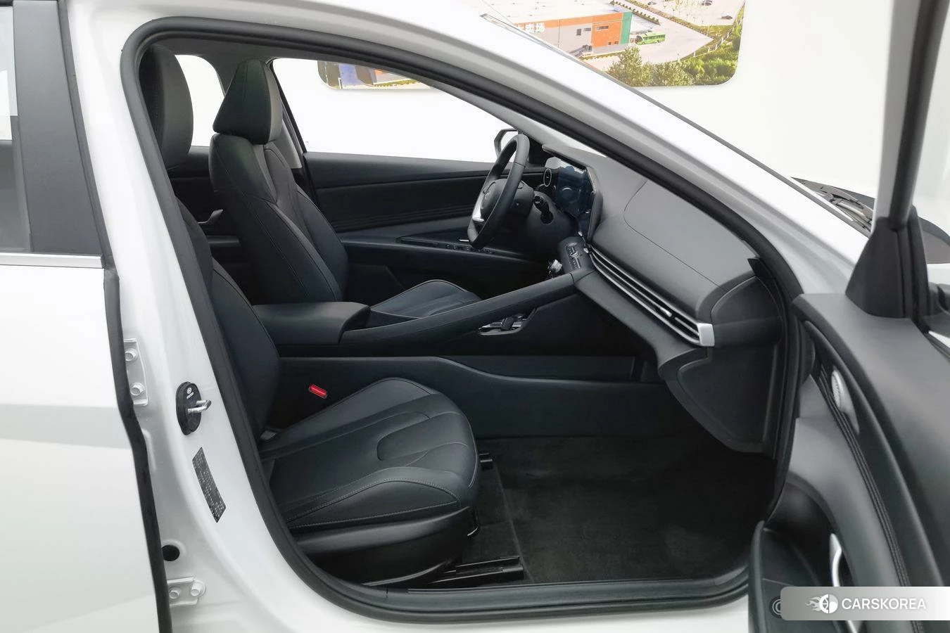 Hyundai Elantra 2023 Белый из Китая, фото 2