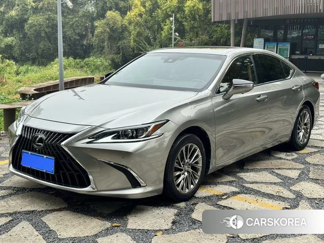 Lexus ES 2022 Серебристо-серый из Китая, фото 2