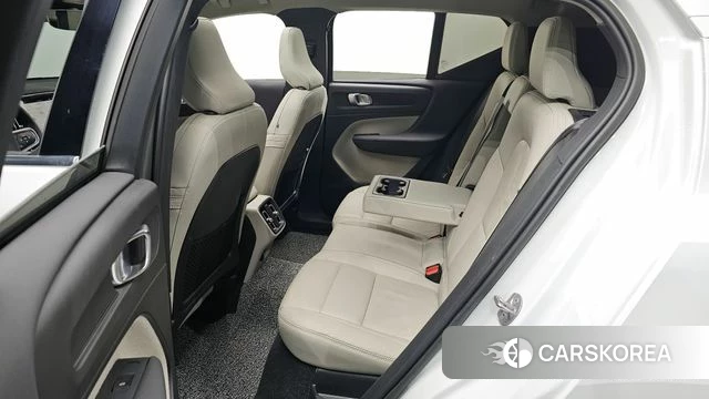 Volvo XC40 2022 Белый из Кореи, фото 2