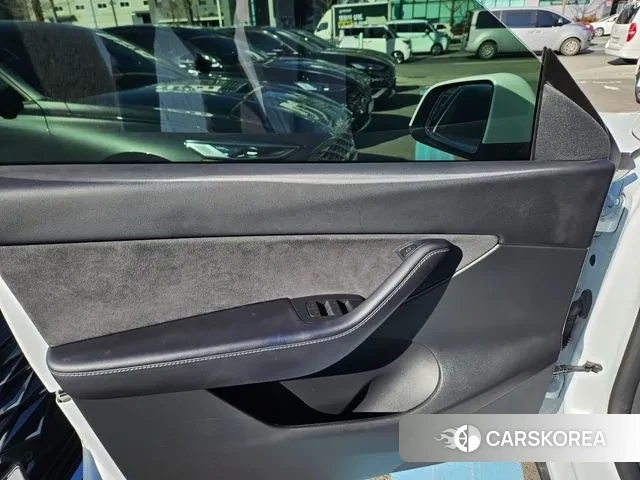 Tesla Model Y 2022 Белый из Кореи, фото 2