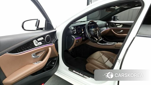 Mercedes-Benz E-Class W213 2023 Белый из Кореи, фото 2