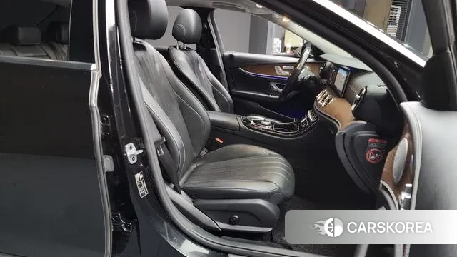 Mercedes-Benz E-Class W213 2019 Черный из Кореи, фото 2