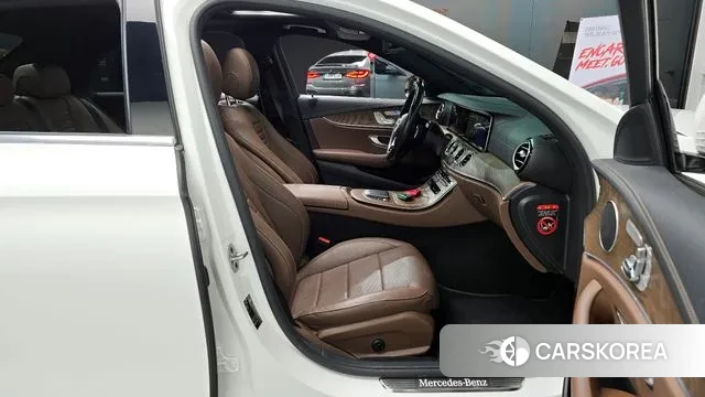 Mercedes-Benz E-Class W213 2021 Белый из Кореи, фото 2