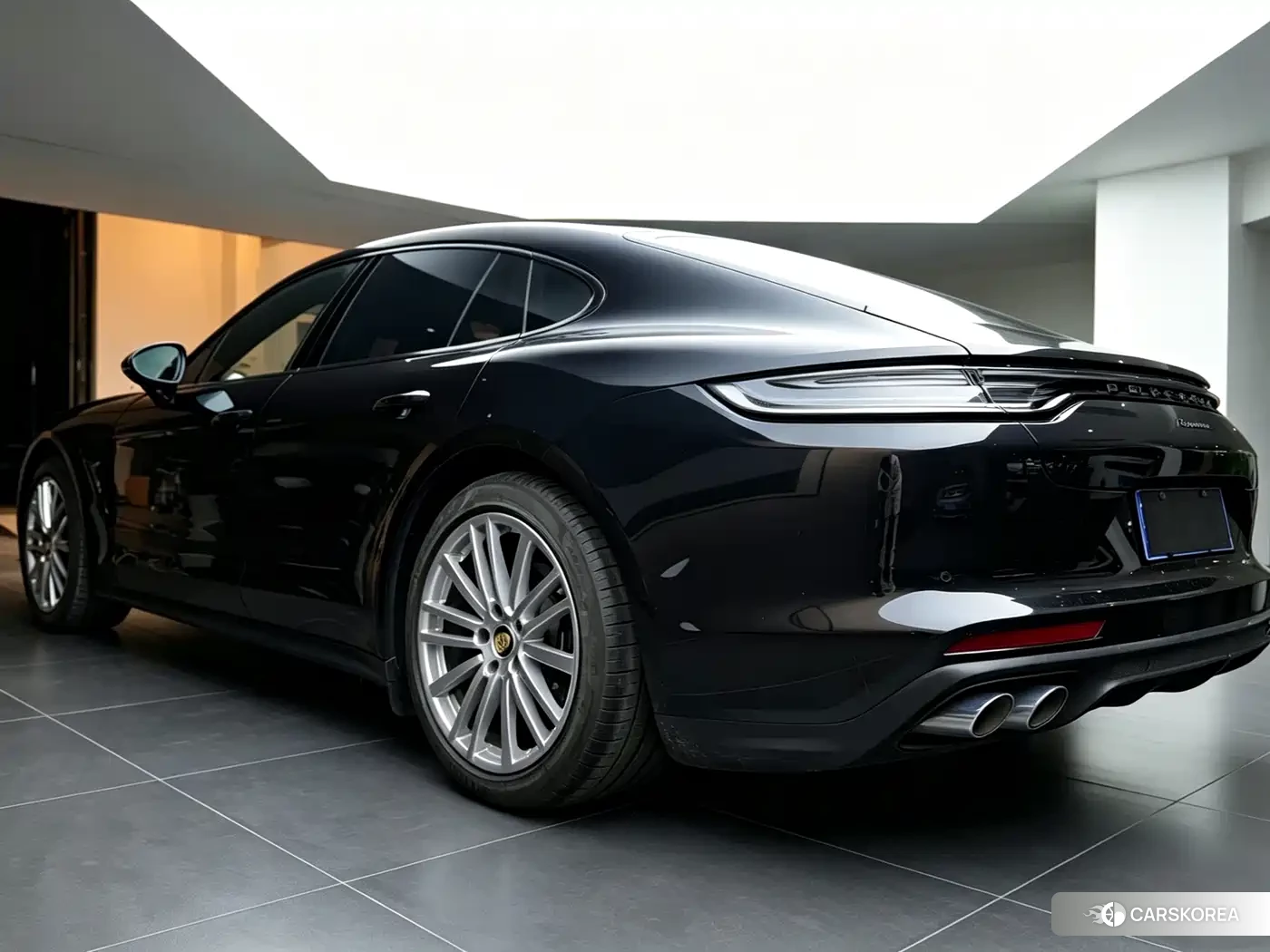 Porsche Panamera 2023 Черный из Китая, фото 2