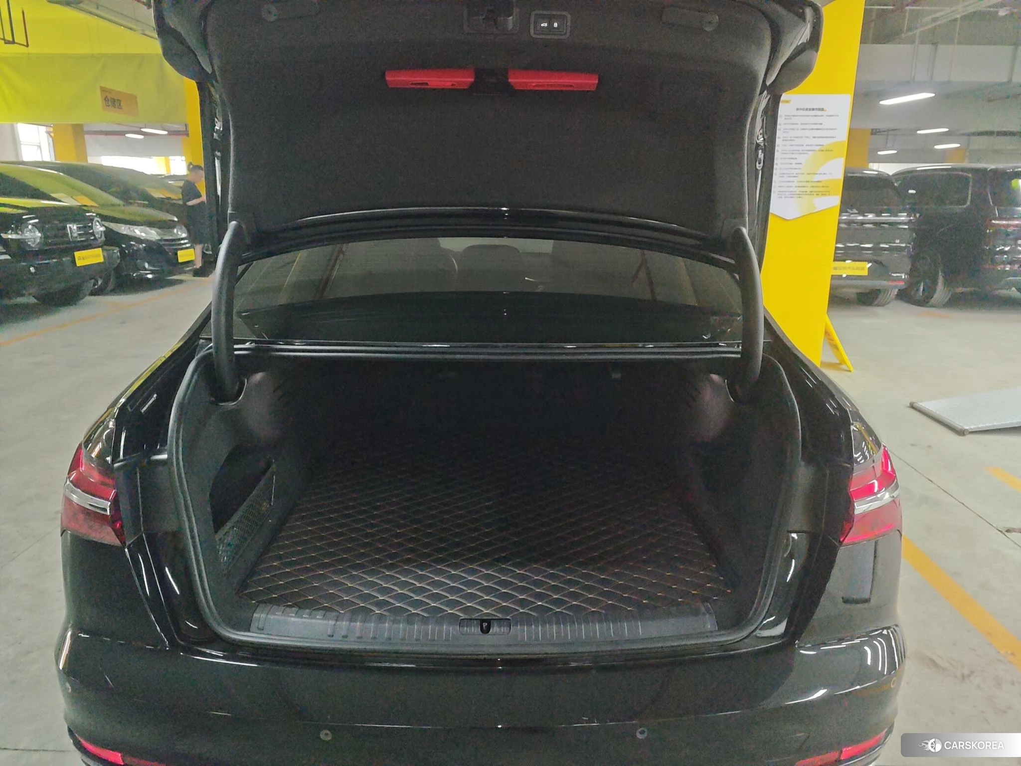 Audi A6L 2023 Черный из Китая, фото 2