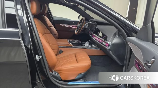 BMW 7 Series (G70) 2025 Черный из Кореи, фото 2