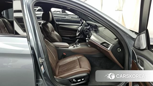 BMW 5 Series (G30) 2018 Цвет галактики из Кореи, фото 2