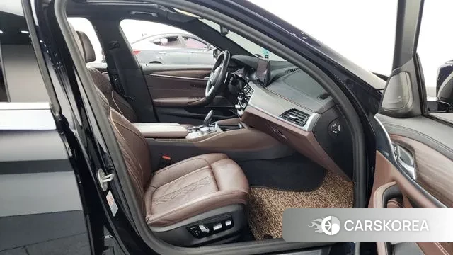 BMW 5 Series (G30) 2021 Черный из Кореи, фото 2