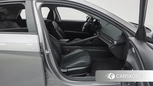 Hyundai Avante Hybrid (CN7) 2021 Серебристо-серый из Кореи, фото 2