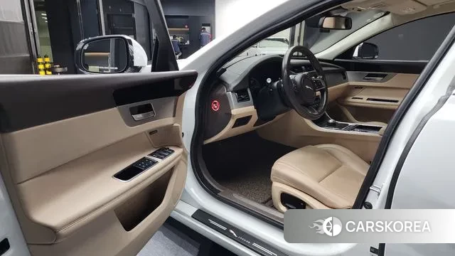 Jaguar XF (X260) 2018 Белый из Кореи, фото 2