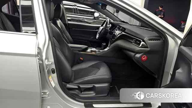 Toyota Camry (XV70) 2018 Серебряный из Кореи, фото 2