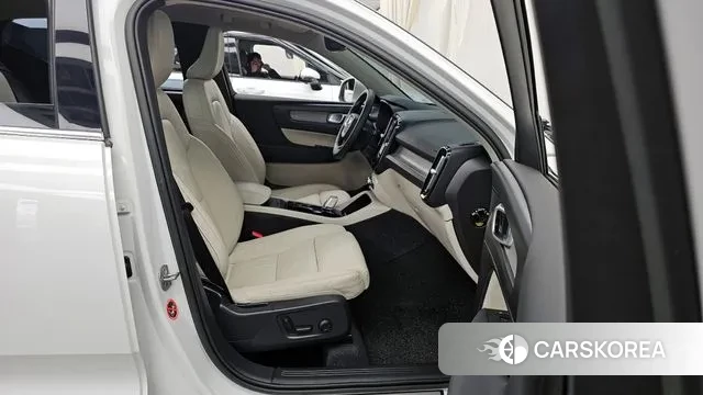 Volvo XC40 2022 Белый из Кореи, фото 2
