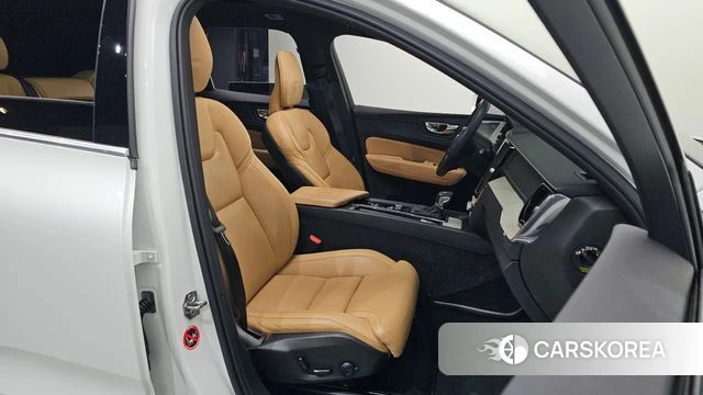 Volvo XC60 second Generation 2019 Белый из Кореи, фото 2