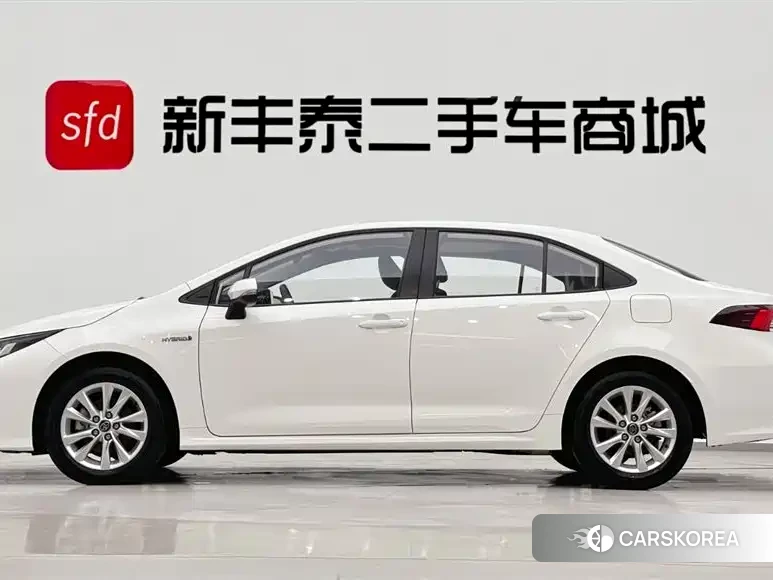 Toyota Corolla 2023 Белый из Китая, фото 2