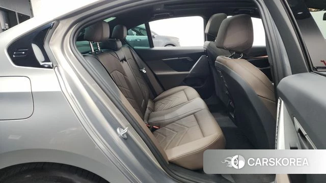 BMW 5 Series (G60) 2025 Коричневый из Кореи, фото 2