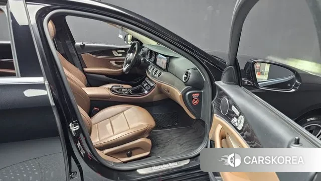 Mercedes-Benz E-Class W213 2020 Черный из Кореи, фото 2