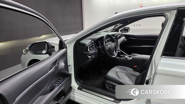 Toyota Camry (XV70) 2018 Белый из Кореи, фото 2