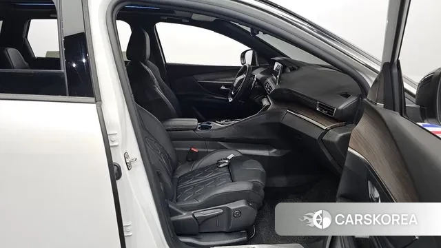 Peugeot 5008 second generation 2024 Белый из Кореи, фото 2