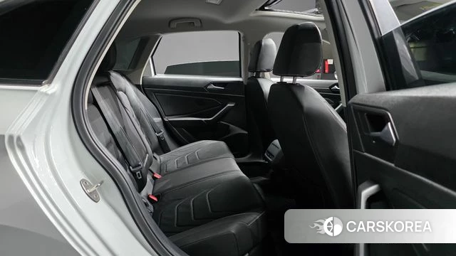Volkswagen 7th Generation of Jetta 2023 Белый из Кореи, фото 2