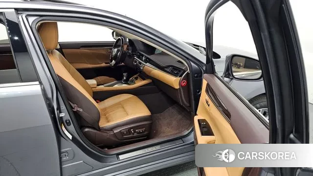 Lexus New ES300h 2018 Серый из Кореи, фото 2