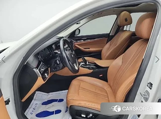 BMW 5 Series (G30) 2018 Белый из Кореи, фото 2