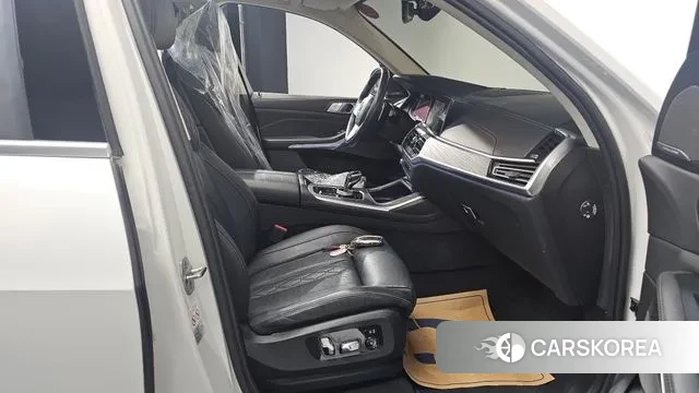 BMW X7 (G07) 2022 Белый из Кореи, фото 2