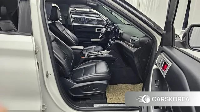 Ford Explorer 6th Generation 2022 Белый из Кореи, фото 2