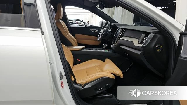 Volvo XC60 second Generation 2020 Белый из Кореи, фото 2