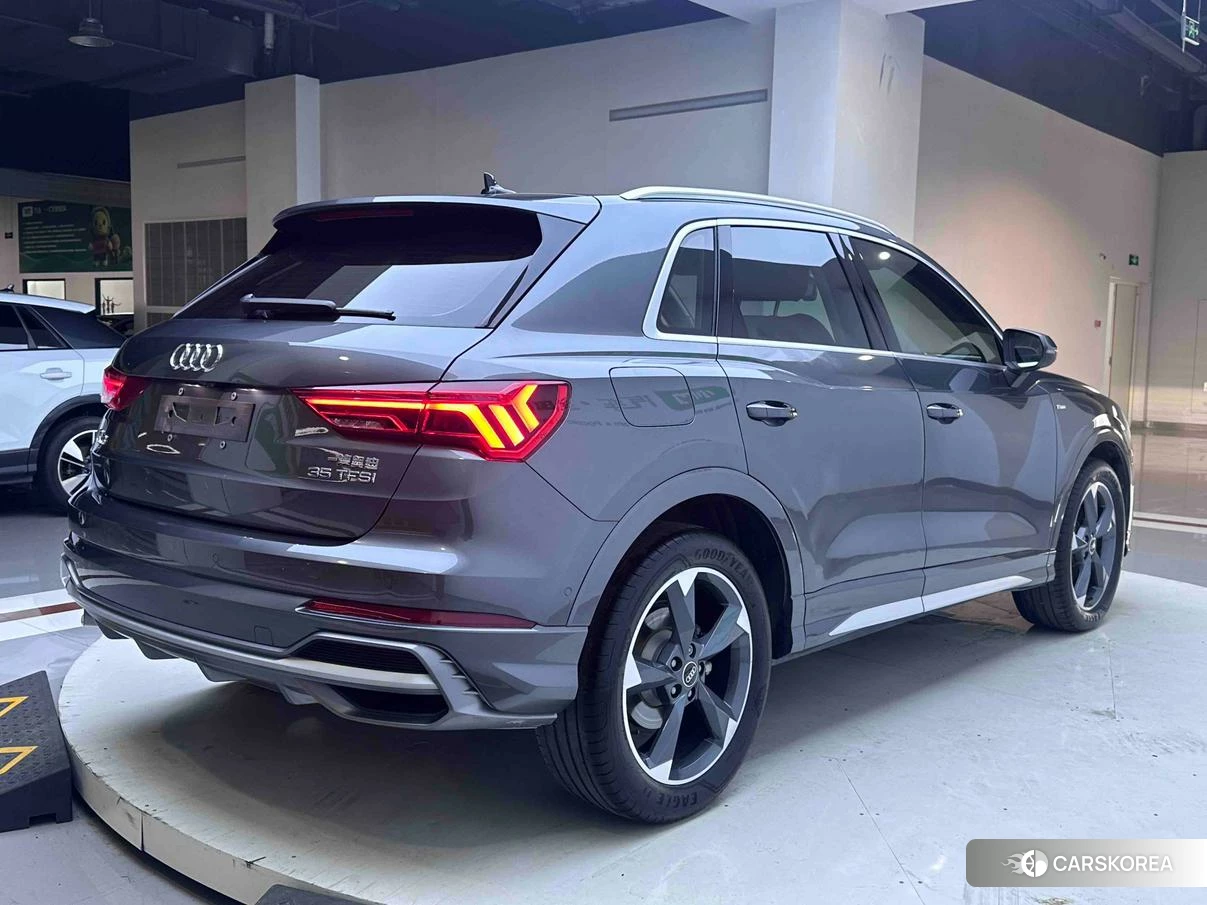 Audi Q3 2021 Темно-серый из Китая, фото 2