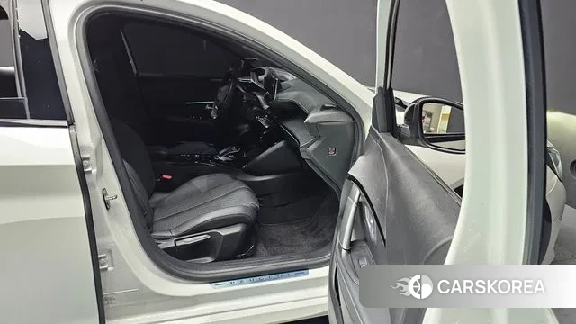 Peugeot e-2008 second generation 2022 Белый из Кореи, фото 2