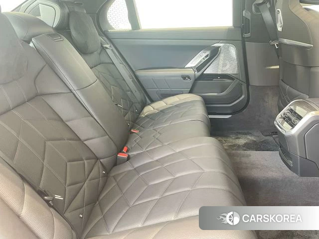 BMW i7 2024 Серебристо-серый из Китая, фото 2