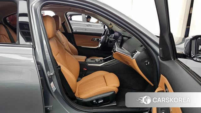 BMW 3 Series (G20) 2022 Серебристо-серый из Кореи, фото 2