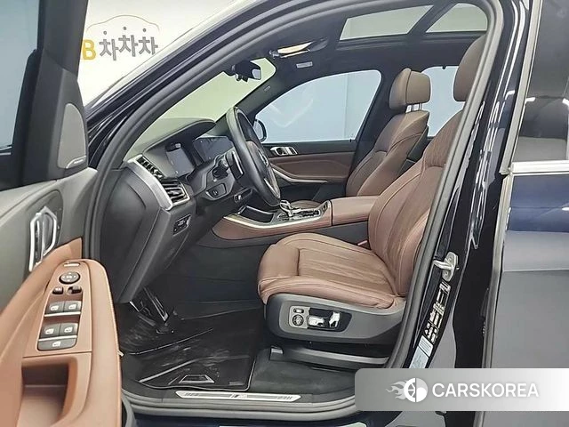 BMW X5 (G05) 2023 Черный из Кореи, фото 2