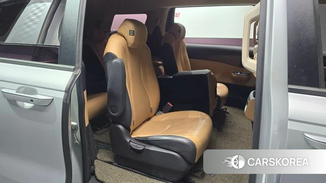 Kia Carnival 4th generation 2022 Серебристо-серый из Кореи, фото 2