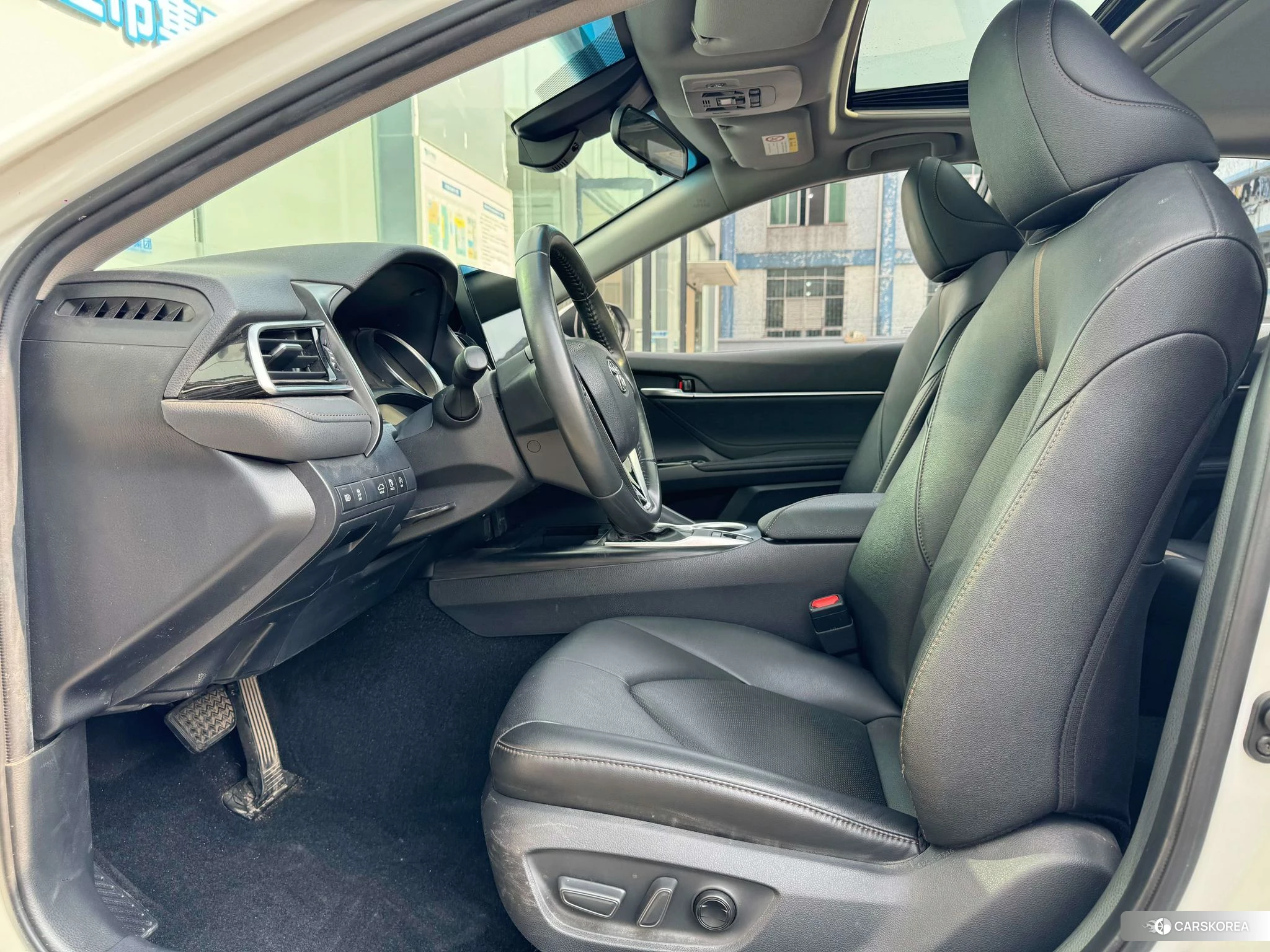 Toyota Camry 2021 Белый из Китая, фото 2