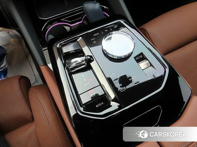 BMW 5 Series (G60) 2024 Белый из Кореи, фото 2