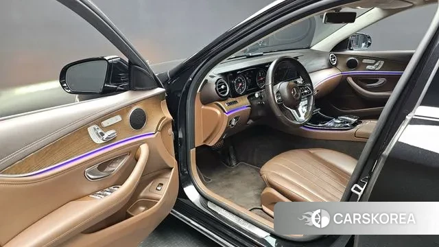Mercedes-Benz E-Class W213 2019 Черный из Кореи, фото 2