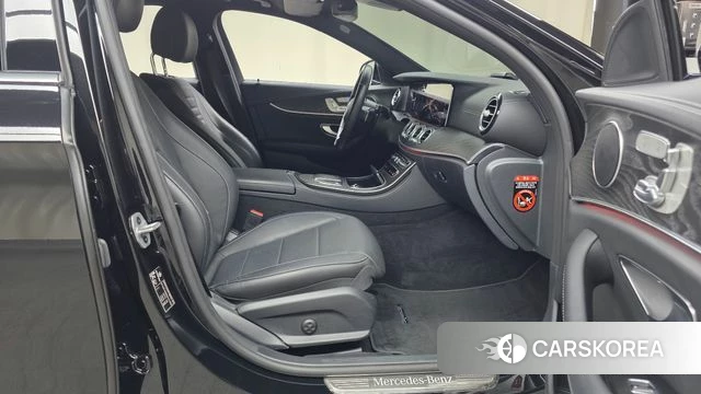 Mercedes-Benz E-Class W213 2022 Черный из Кореи, фото 2