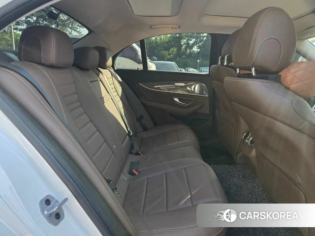 Mercedes-Benz E-Class W213 2019 Белый из Кореи, фото 2