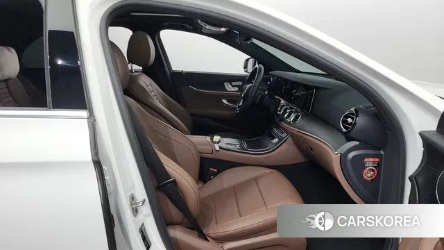 Mercedes-Benz E-Class W213 2023 Белый из Кореи, фото 2