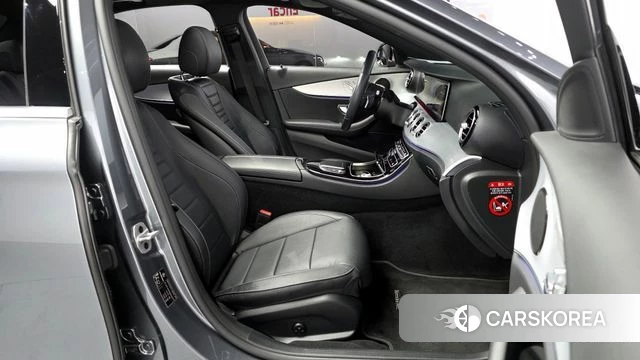 Mercedes-Benz E-Class W213 2021 Серый из Кореи, фото 2