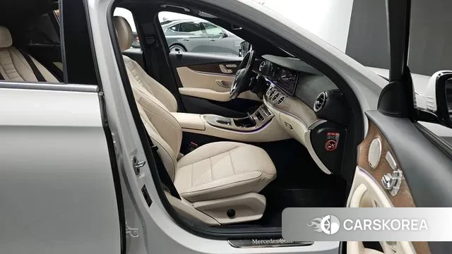 Mercedes-Benz E-Class W213 2023 Белый из Кореи, фото 2