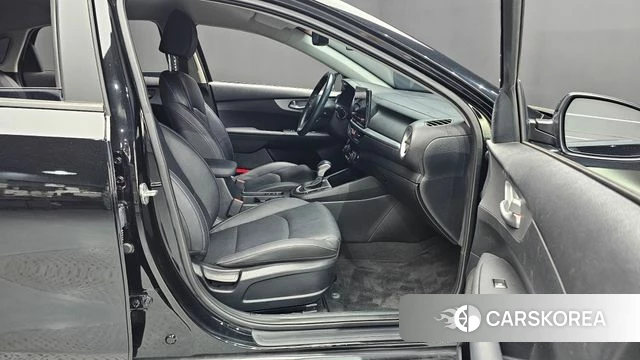 Kia The New K3 2nd generation 2022 Черный из Кореи, фото 2