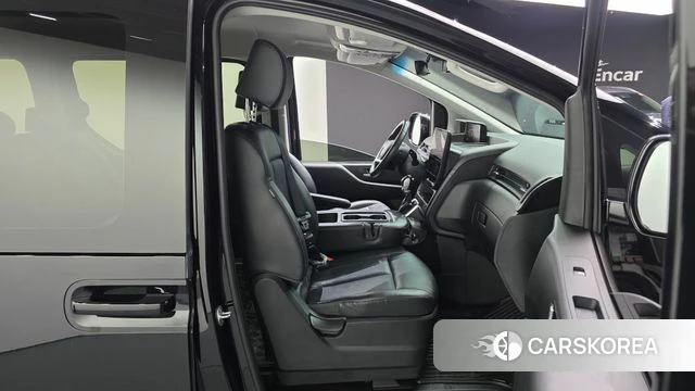 Hyundai Staria 2023 Черный из Кореи, фото 2